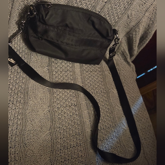 Nike Little Black Sling Bag - Picture 6 of 8
